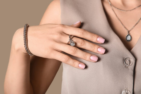 What Are the Benefits of Wearing Silver Jewelry and Why It’s Worth It