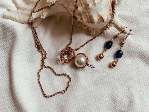 June Gemstone: Meaning, History, Types, Benefits