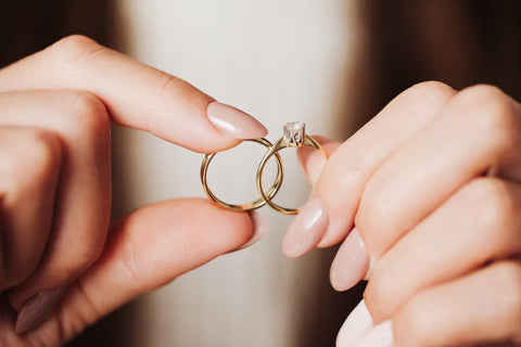 Difference Between Engagement Ring and Wedding Ring Explained
